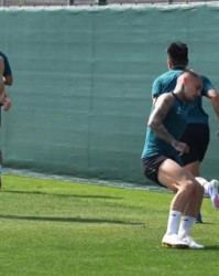 乐鱼官网-1-3 0-1！浙江不敌俄超下游队！新鹏城小负泰港 韦斯利戴队长袖标