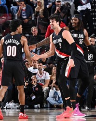 乐鱼-冲垮了快船的防线！开拓者锋线球星在赛季尾段终于又开始回暖了？