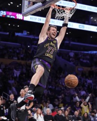 乐鱼-联盟合并后单月最高分：乔丹676分、哈登610分、东契奇600分